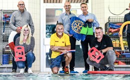 Die Rotary Clubs Wesel-Dinslaken und Lippe-Issel finanzieren in Kooperation mit der DLRG Schwimmkurse