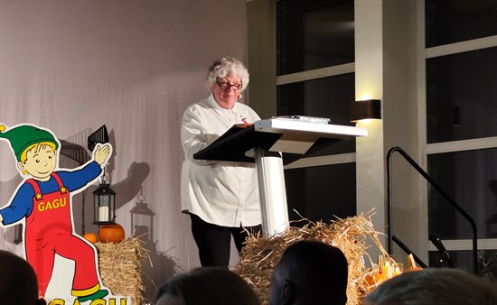 Gudrun Gerwien führte durchs Programm der Geburtstags-Gala.